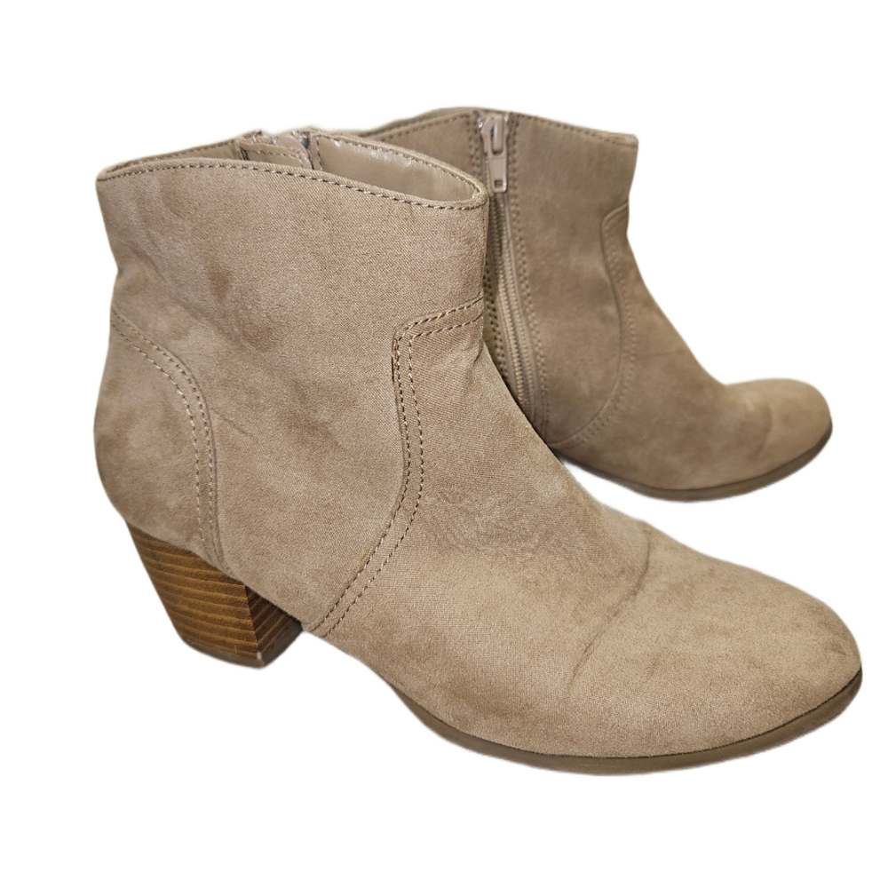 EUC Women's Size 6 Beige Heeled Boots